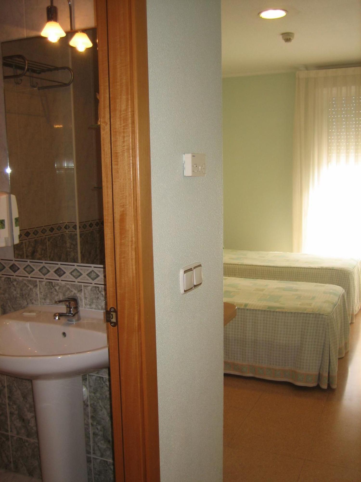 Hostal Madruga Elche Exterior foto